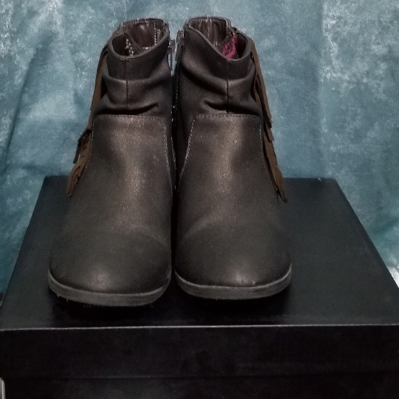 Boots - Picture 1 of 6